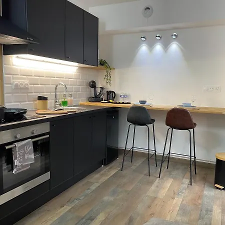 Easy Location - Parking - Free Wifi - Tourism And Business Appartement *