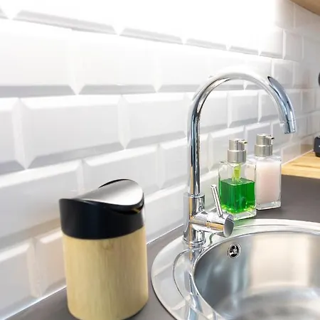 Appartamento Easy Location - Parking - Free Wifi - Tourism And Business *