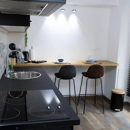 Easy Location - Parking - Free Wifi - Tourism And Business Appartamento *