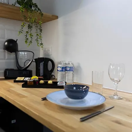 Easy Location - Parking - Free Wifi - Tourism And Business Appartement