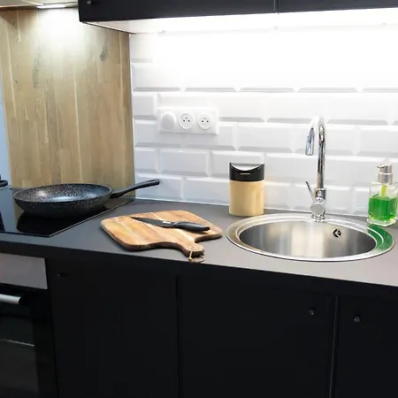 Easy Location - Parking - Free Wifi - Tourism And Business *