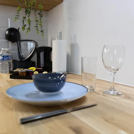 Easy Location - Parking - Free Wifi - Tourism And Business Appartement