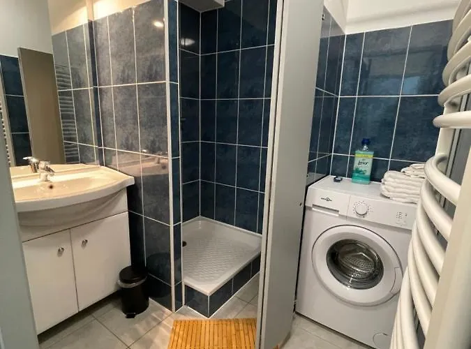 Easy Location - Parking - Free Wifi - Tourism And Business *