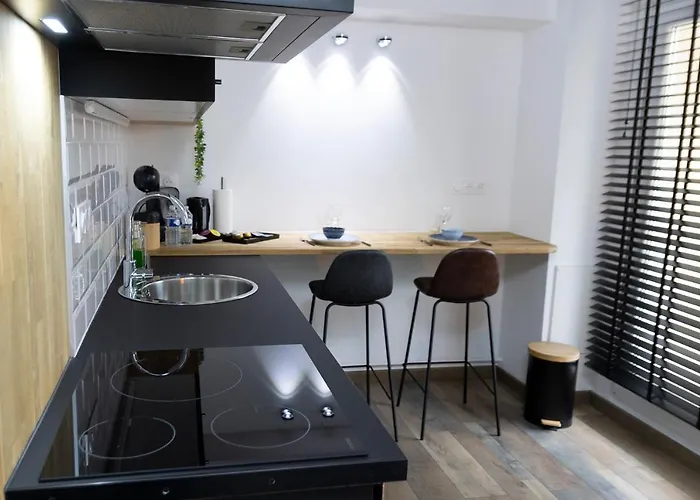 Easy Location - Parking - Free Wifi - Tourism And Business Appartement *