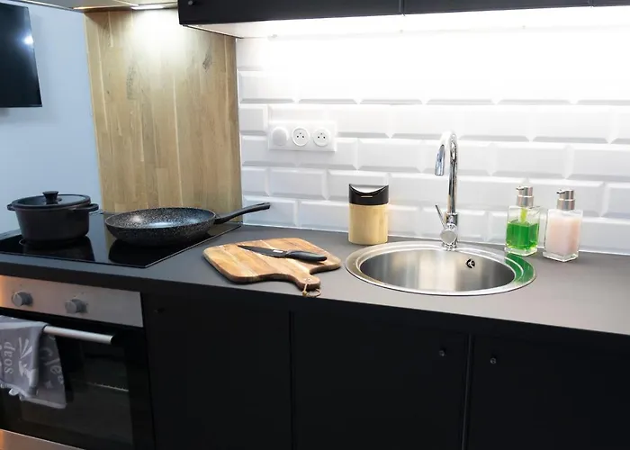 Easy Location - Parking - Free Wifi - Tourism And Business *