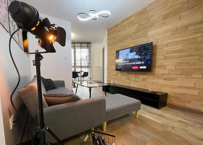 Easy Location - Parking - Free Wifi - Tourism And Business *