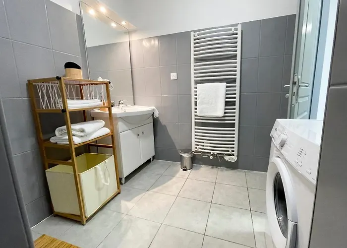 Appartement Easy Location - Parking - Free Wifi - Tourism And Business *